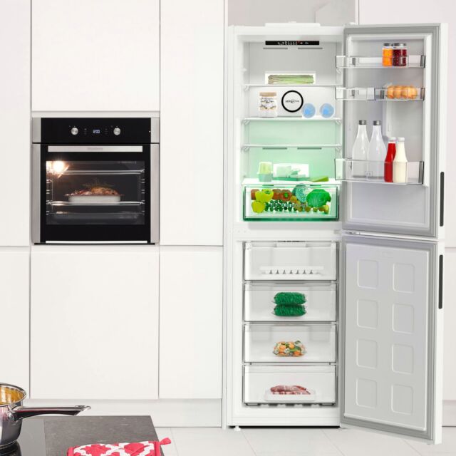 BLOMBERG KND24692V 60cm Fridge Freezer in White