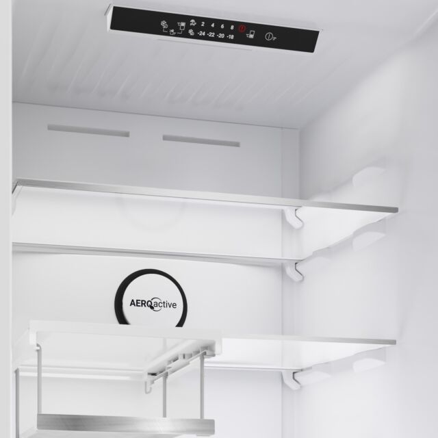 BLOMBERG KND24692V 60cm Fridge Freezer in White