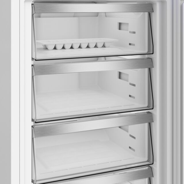 BLOMBERG KND24692V 60cm Fridge Freezer in White