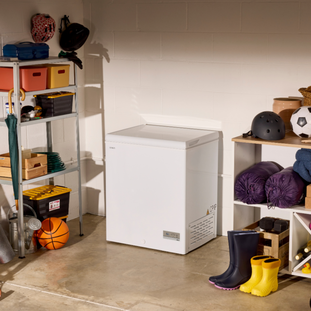 SENSIS RFCHT01F137EW 69.5cm Chest Freezer