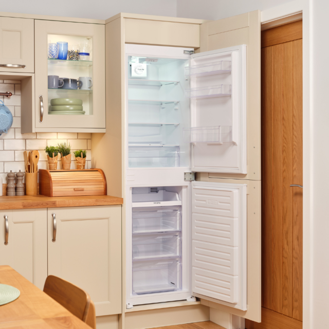 SENSIS RFCMBI015450EW Built In 50/50 Fridge Freezer