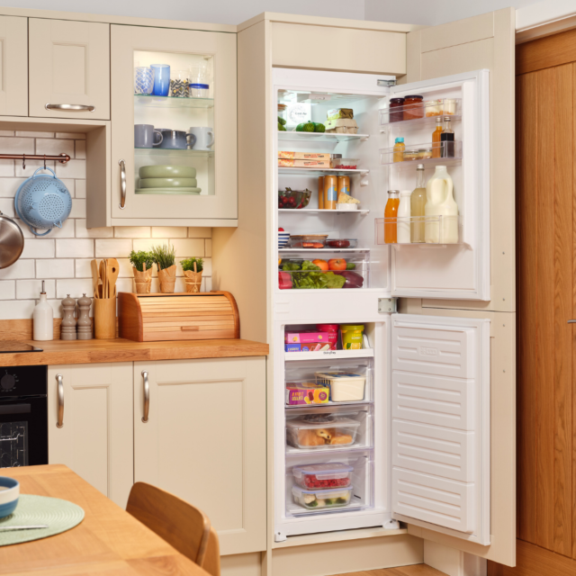 SENSIS RFCMBI015450EW Built In 50/50 Fridge Freezer